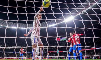 Ten-man Atletico secure last-gasp win in seven-goal thriller