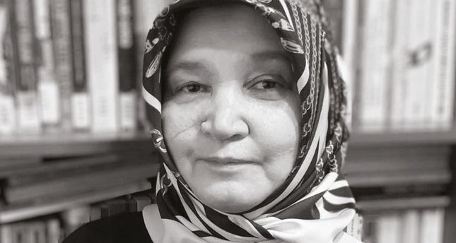 Çocuklarla koşan kadınlar