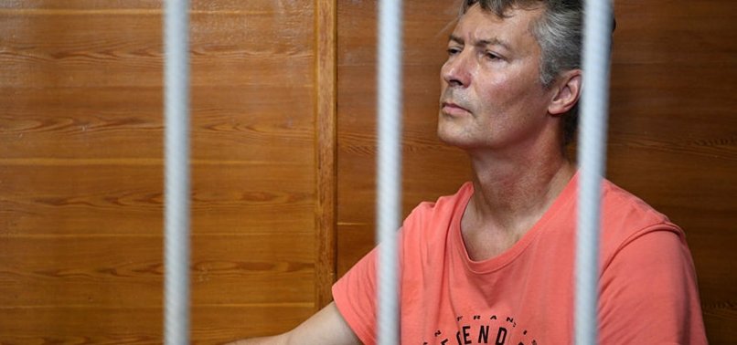 RUSSIAN OPPOSITION POLITICIAN ROIZMAN FREED, BUT WITH STRICT CONTROLS