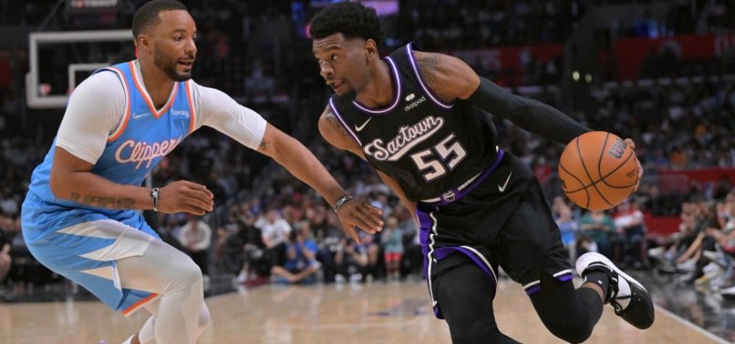 CLIPPERS ROLL PAST KINGS FOR 4TH STRAIGHT WIN
