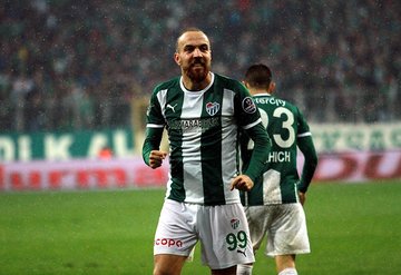 Gıyabında evden kovuldu!