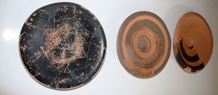Assos’ta 2 bin 300 yıllık balık tabağı ve olta kancası bulundu