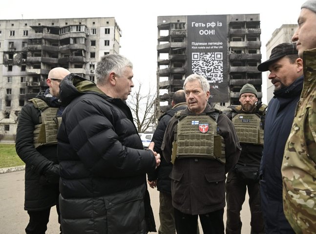Finland's president visits Ukraine, tours destruction in Kiev suburbs