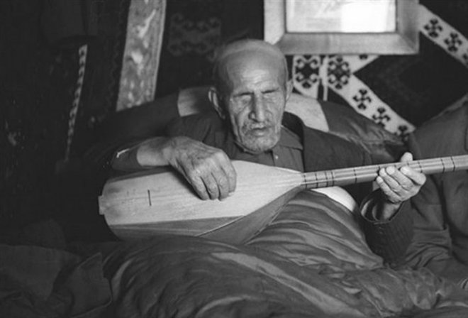 Âşık Veysel’in dünyasını aydınlatan şiirleri