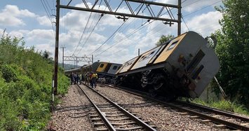 South Africa train crash kills 3, injures hundreds