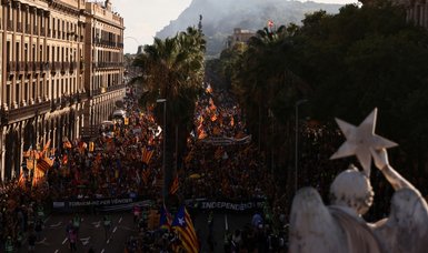 Tens of thousands of Catlonians demonstrate for independence