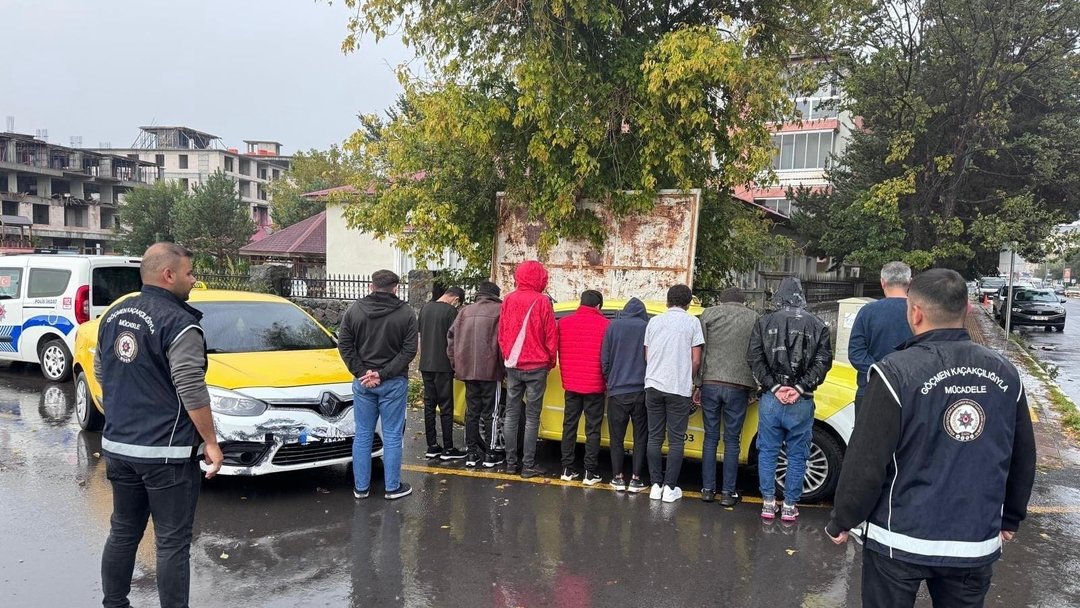 KAÇAK GÖÇMENLER YAKALANDI