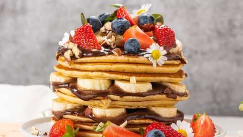 Çikolatalı Meyveli Pankek