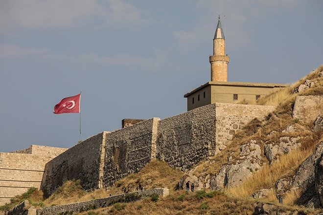 Tarihe meydan okuyan Van Kalesi