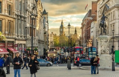 İngilizekonomisinisandayüzde02büyüdü