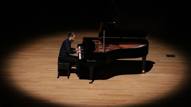 Tanınmış isimler konser için Türkiye’de