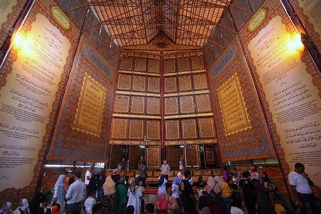 Ahşaba işlenen Kur’an-ı Kerim