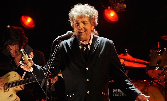 Bob Dylan Bir Kez Daha Şarkılarını Sattı!