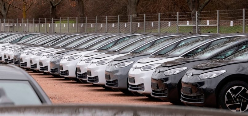 EU: PASSENGER CAR MARKET CONTRACTS SHARPLY IN H1