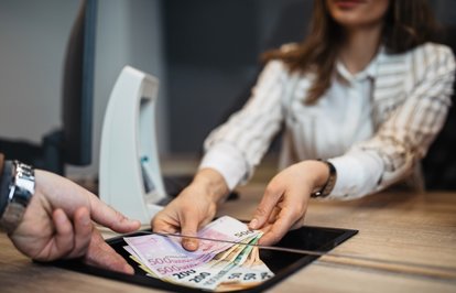 EuroBölgesişirketkredilerindekidurgunluksürüyor