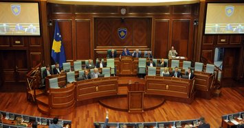 Kosovo disbands parliament to hold an early election