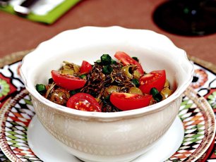 Zeytinli Zahter Salatası