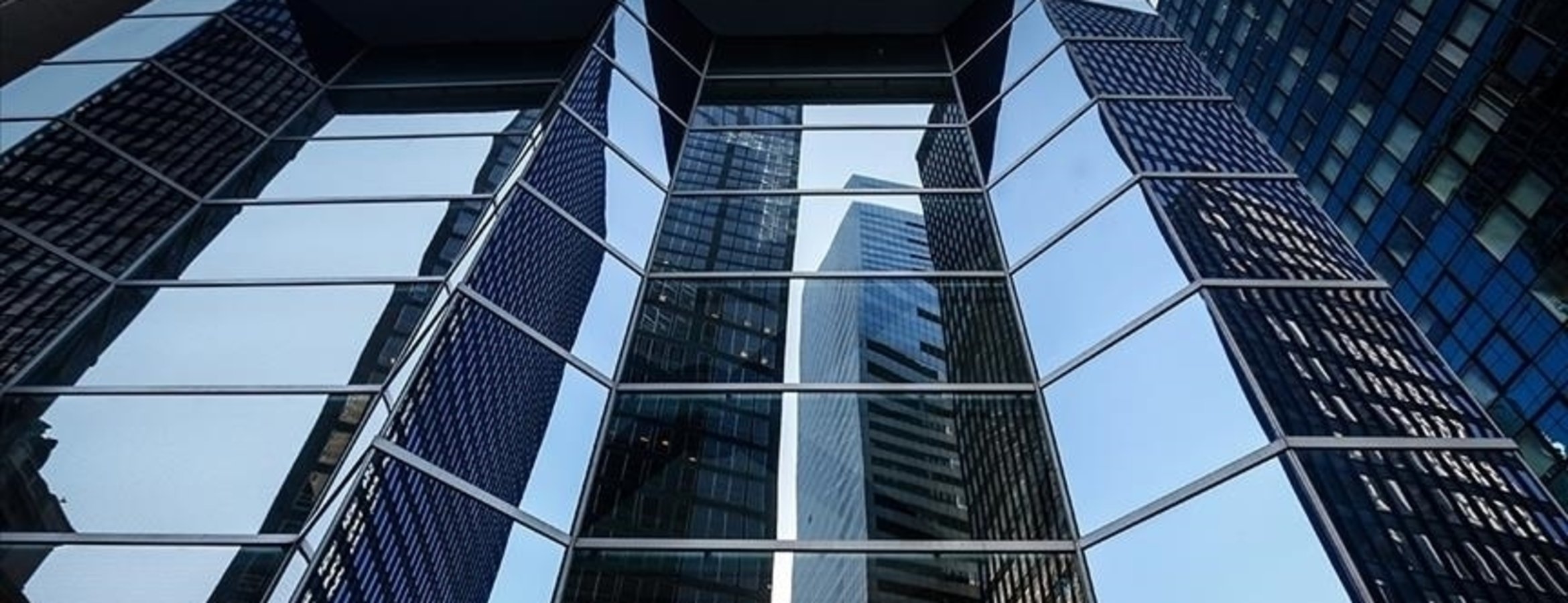 Fitch bu yıla ilişkin küresel ekonomik büyüme tahminini yükseltti