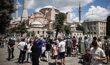 Foreign tourist arrivals to Türkiye up 2% in January