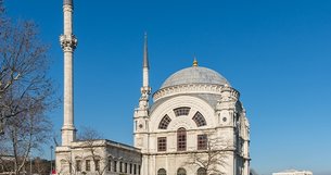 Dolmabahçe Sarayı’nın incisi: Dolmabahçe  Camii