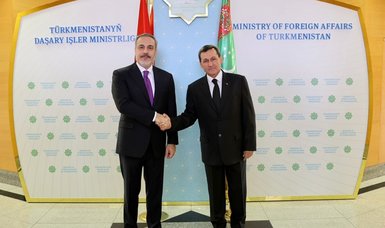 Turkish foreign minister meets with his Turkmen counterpart in Ashgabat