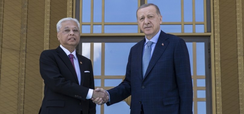 PRESIDENT ERDOĞAN WELCOMES MALAYSIAS PREMIER WITH OFFICIAL CEREMONY