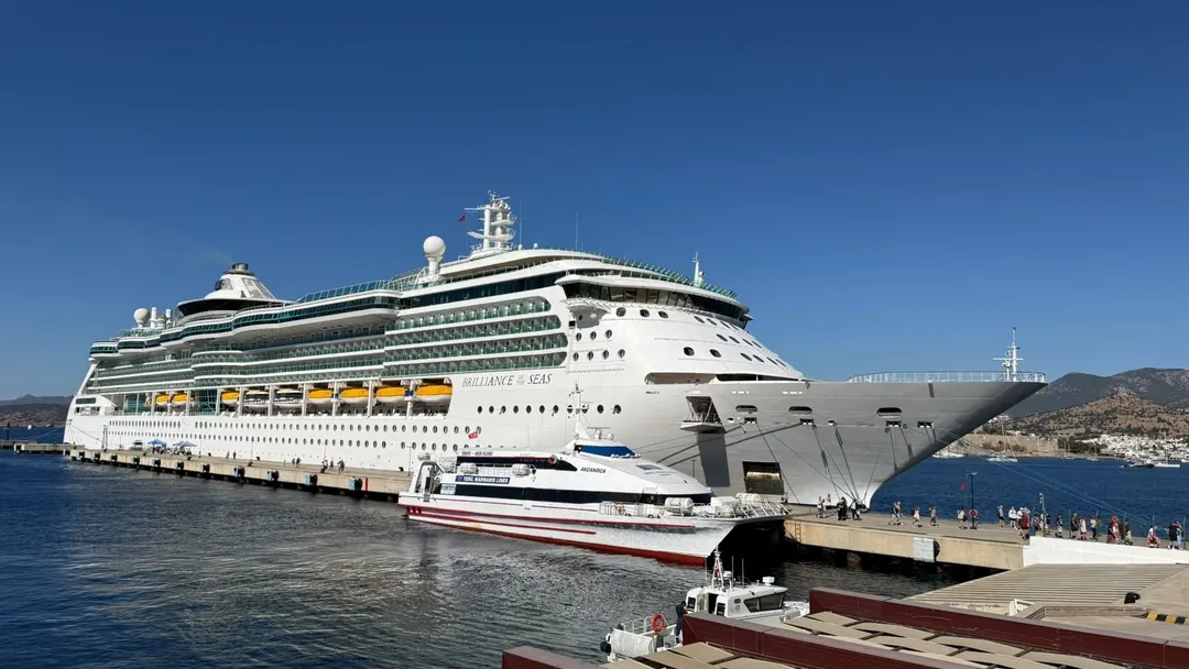 BODRUM’A BRİLLİANCE OF THE SEAS KRUVAZİYERİYLE 2 BİN 242 TURİST GELDİ.