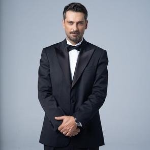 Onur Tuna – Kimdir