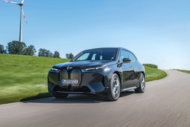 BMW İX ÖN SİPARİŞE AÇILDI
