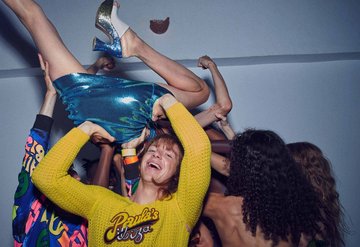 LOEWE Paula’s Ibıza: Bitmeyen Parti