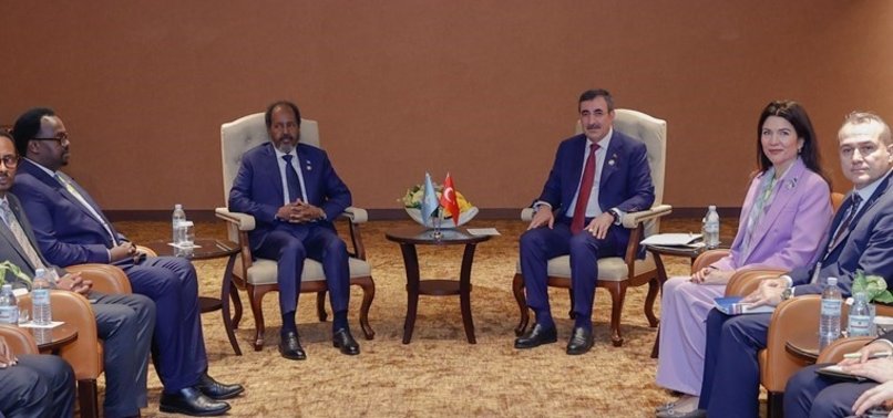 TURKISH VICE PRESIDENT CEVDET HOLD TALKS WITH SOMALI PRESIDENT
