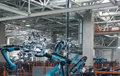 TOGG’DA ROBOTLARIN PARÇA İLE DENEME ÜRETİMİ BAŞLADI.