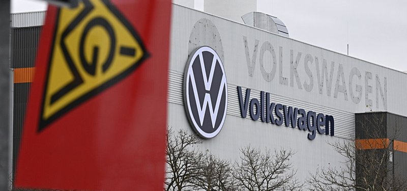 Strikes begin at German carmaker Volkswagen over wage cuts, lay-offs