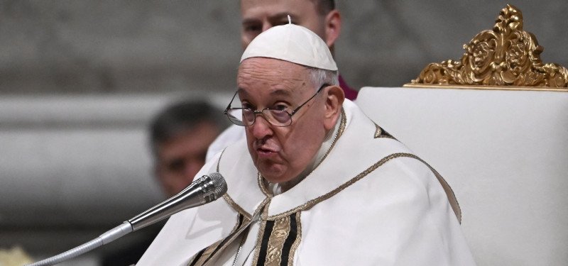'Our hearts are in Bethlehem,' Pope Francis says on Christmas Eve