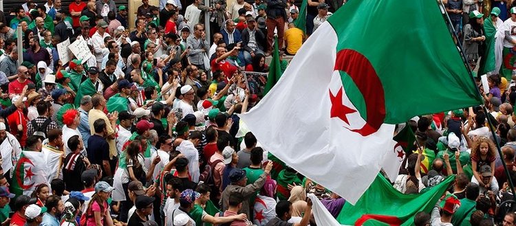Cezayir’de cumhurbaşkanı adayı çıkmadı