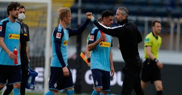 Early goals help Gladbach sink Frankfurt
