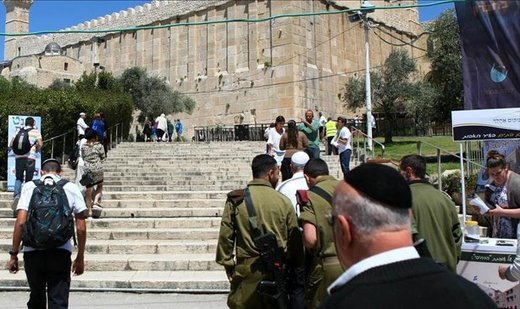 Israel army storms Ibrahimi Mosque in Hebron, forbids call to prayer