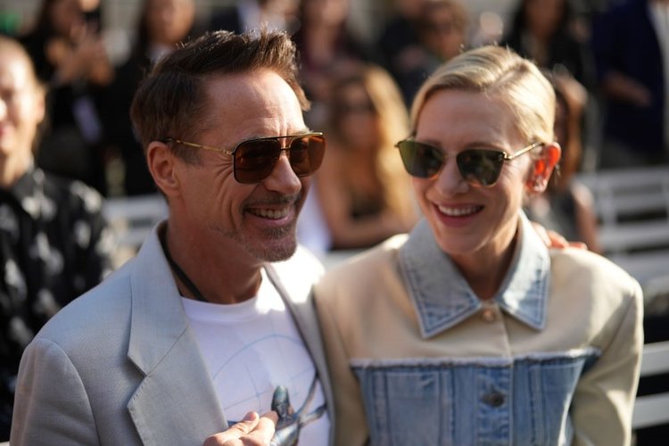 Robert Downey Jr., Cate Blanchett - Stella McCartney Kadın Giyim İlkbahar/Yaz 2024