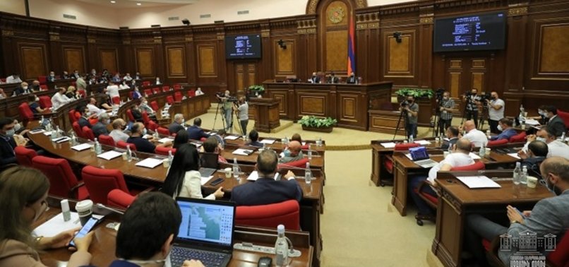 ARMENIAN OPPOSITION WANTS PM TO QUIT