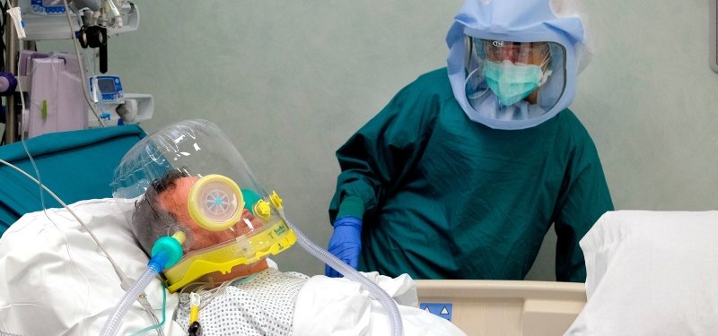Italy's daily coronavirus death toll and new cases' tally both rise