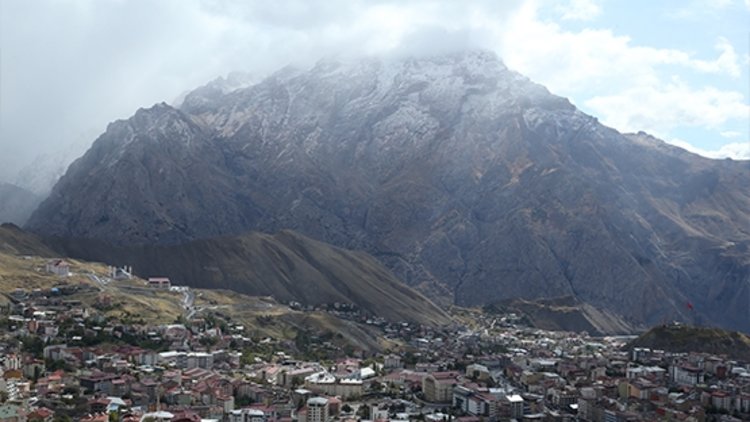 Hakkari’de kar yağışı etkili oldu