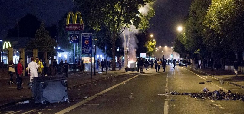 BRITISH POLICE BATTLE VIOLENT PROTESTERS IN EAST LONDON