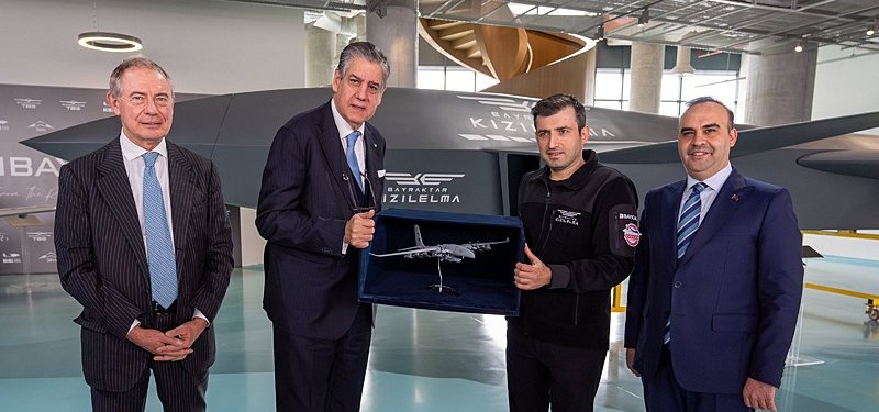Italian defense company Leonardo to boost efforts for cooperation with Türkiye's Baykar