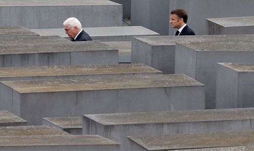 French president visits Holocaust Memorial in Berlin