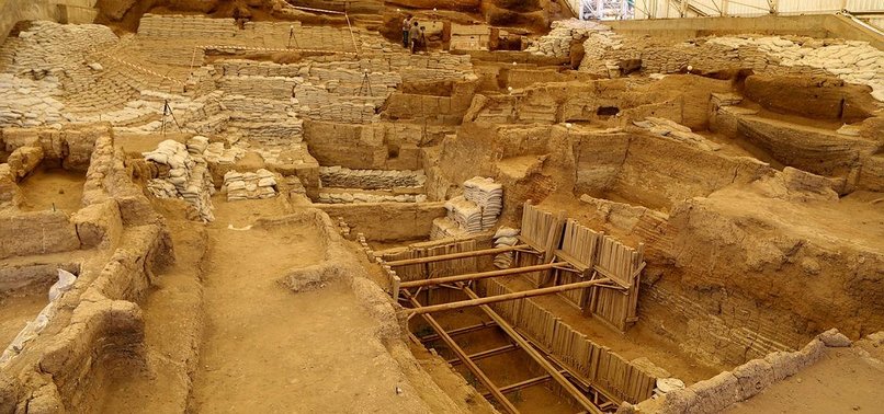 PREHISTORIC SITE AT ÇATALHÖYÜK TELLS 9,000-YEAR-OLD STORY