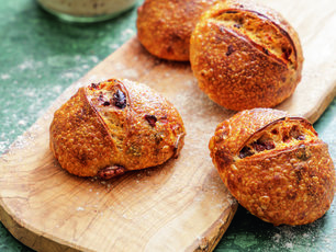 Zeytinli & Kurutulmuş Domatesli Rol Ekmek