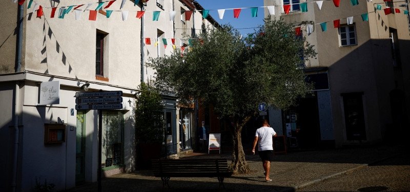 French heatwave sets new late-summer record