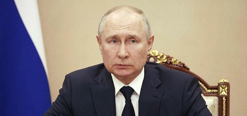 PUTIN: RUSSIAN ARMY AND PEOPLE DISTANCED FROM MUTINEERS