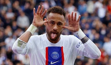 Neymar scores, Donnarumma saves penalty in PSG win