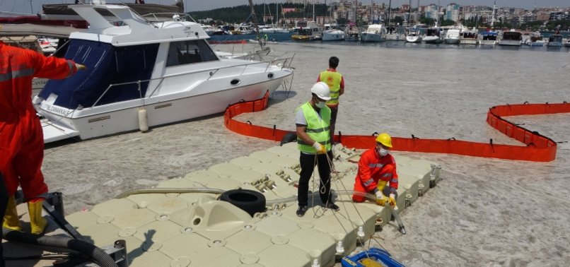 IN MASSIVE CLEANUP, TURKEY BEGINS CLEARING MUCILAGE FROM SEA OF MARMARA